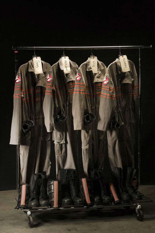 Novos uniformes das Caça-Fantasmas (Foto: Reprodução/ Twitter)
