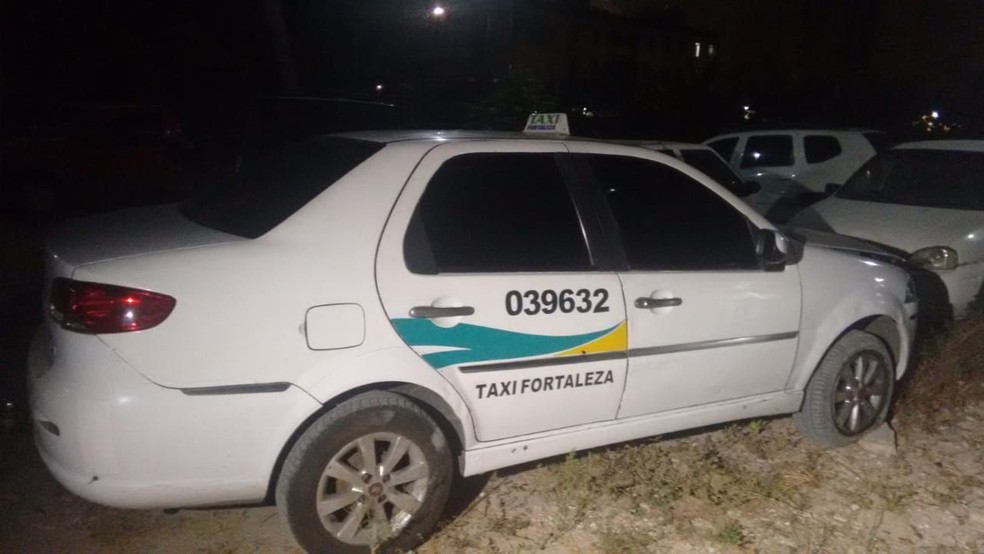 Quatro adolescentes mantiveram taxista refÃ©m para realizar assaltos em Fortaleza.  â Foto: Ricardo Mota