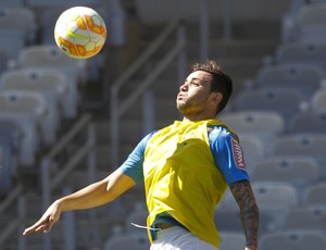 Representante de Mena confirma interesse do River pelo lateral