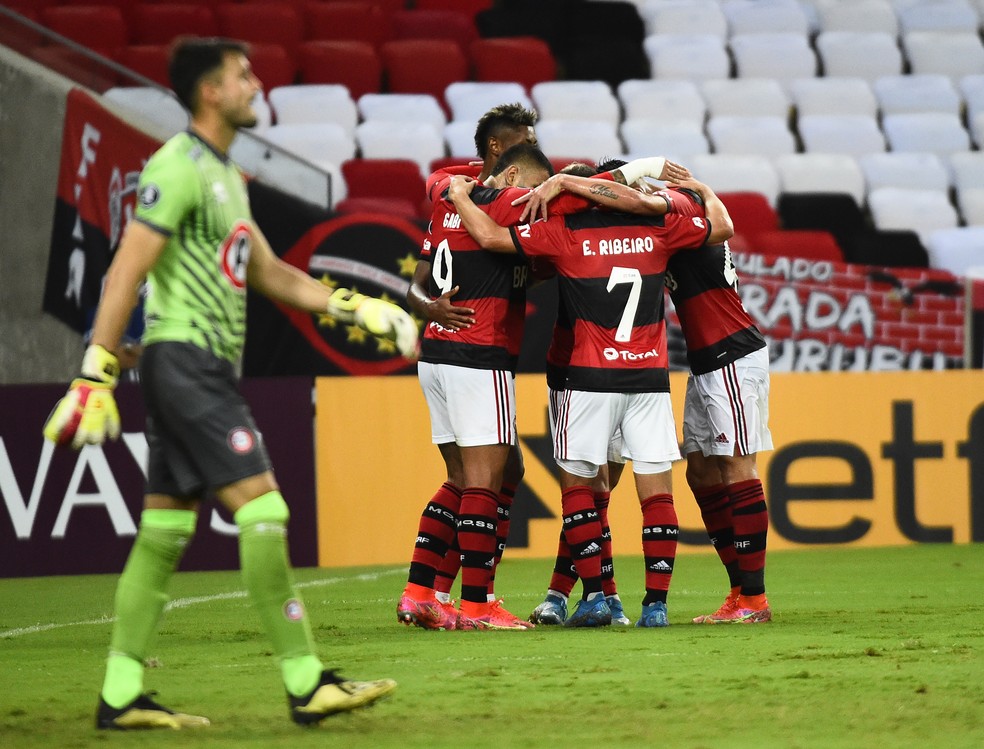 Time do Flamengo comemora gol contra o Union La Calera &mdash; Foto: Andr&eacute; Dur&atilde;o