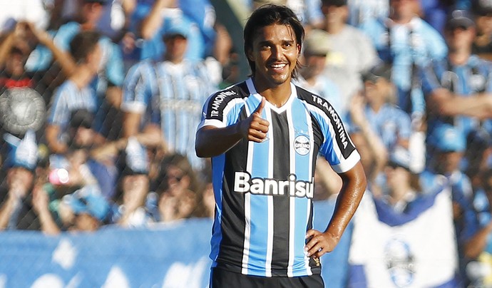Marcelo Moreno comemora gol contra o Avenida (Foto: Lucas Uebel / Grêmio, DVG)