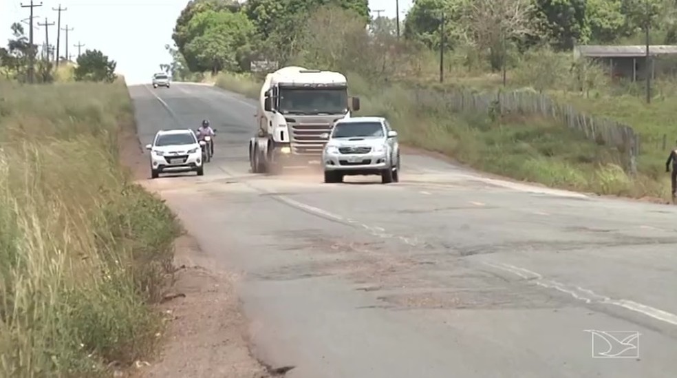 BR-316 está cheia de buracos no Maranhão — Foto: Reprodução / TV Mirante