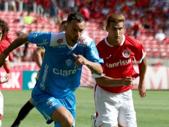 Volante Magrão é pego no antidoping, pede contraprova e enfrenta o Grêmio