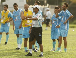 Roberval Davino comandando o treino do Papão (Foto: Marcelo Seabra/O Liberal)