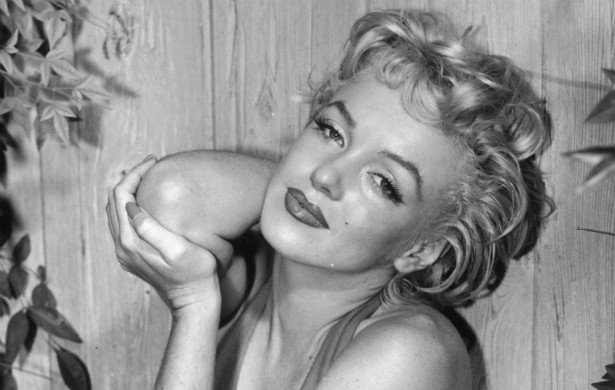 Uma das mais famosas biografias de Marilyn Monroe (1926-1962), escrita pelo premiado jornalista Norman Mailer, afirma que, segundo o fotógrafo da diva, Milton Greene, ela havia feito pelo menos 12 abortos quando tinha 29 anos de vida. (Foto: Getty Images)