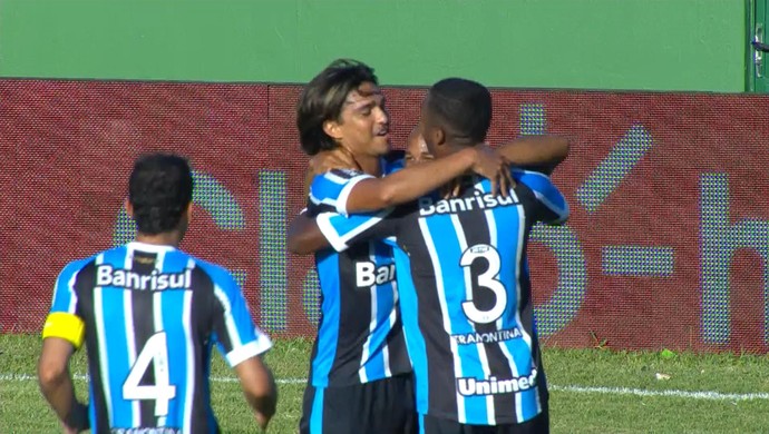 Sob pedidos de permanência, Moreno despista sobre saída: Feliz pelo jogo