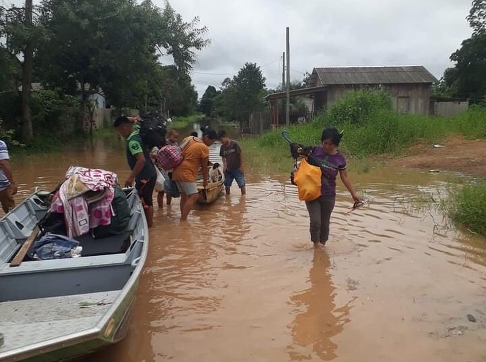 Enchente desabriga mais de 130 pessoas e prefeitura de Santa Rosa do Purus — Foto: Arquivo pessoal