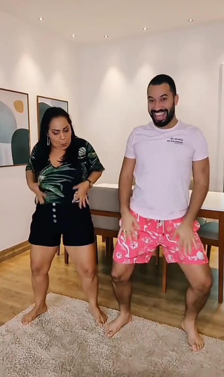 Gil do Vigor e dona Jacira vigoraram dançando o Vapo Vapo (Foto: Reprodução/Instagram)