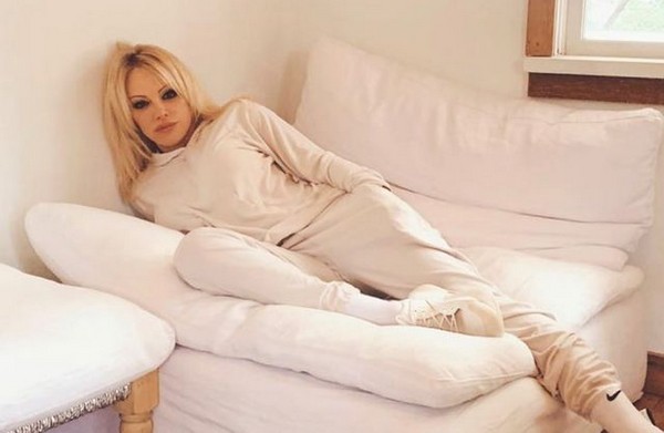 A atriz e modelo Pamela Anderson (Foto: Instagram)