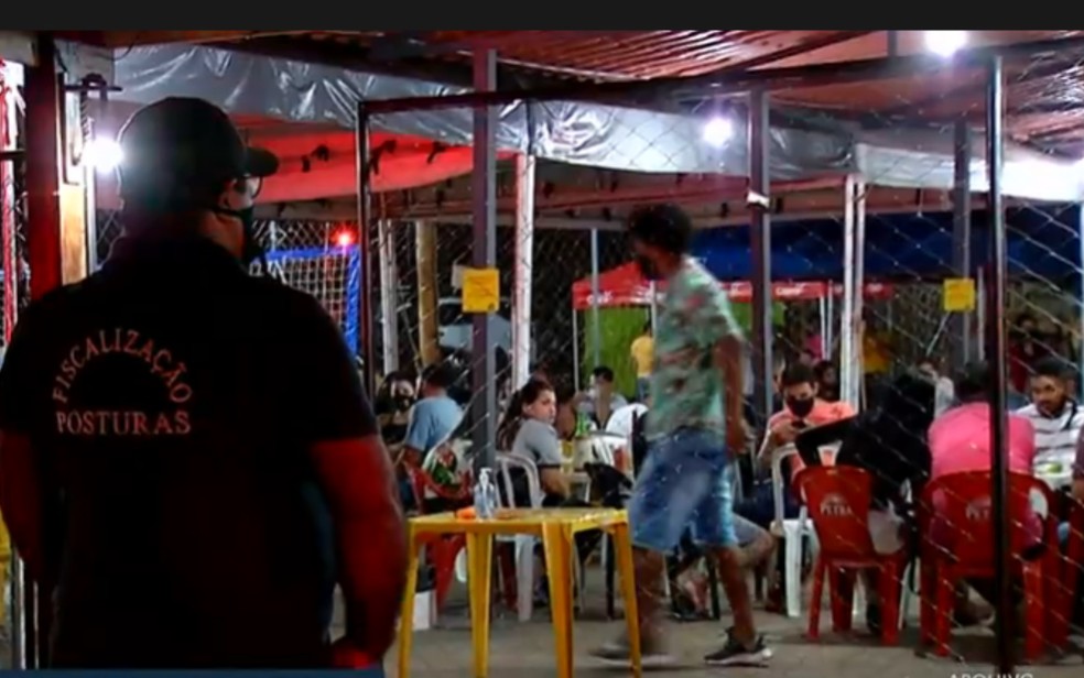 Fiscalização encontra arena esportiva com pessoas aglomeradas e sem máscara durante a pandemia em Rio Verde, Goiás — Foto: Reprodução/TV Anhanguera