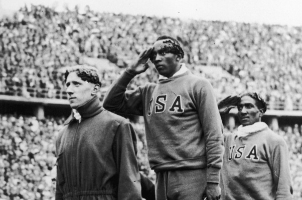 Jesse Owens - Jogos Olímpicos de Berlim 1936 (Foto: Getty Images)
