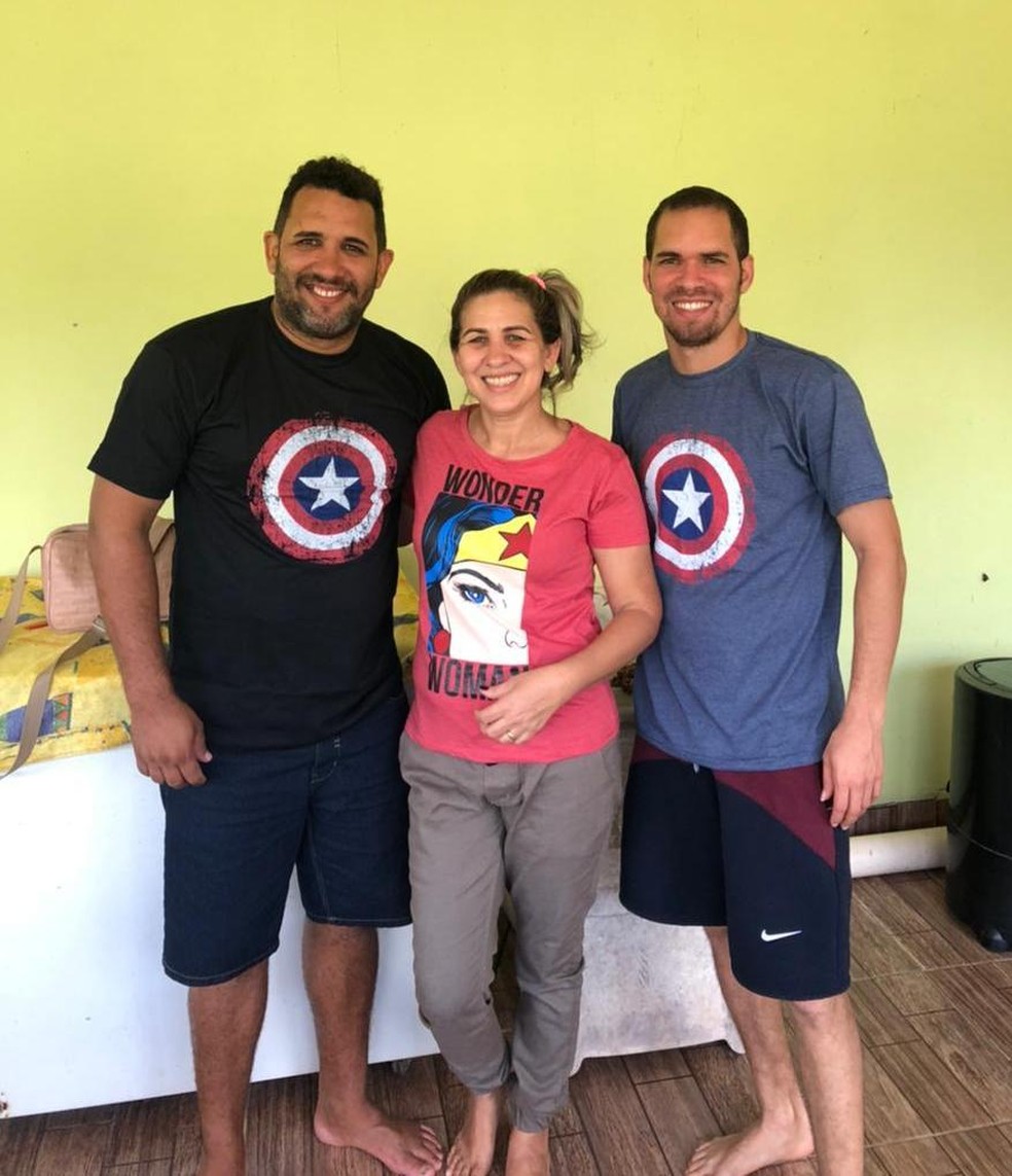 José Evair recebia a visita da mãe Simone e do irmão Rai no Acre — Foto: Arquivo pessoal