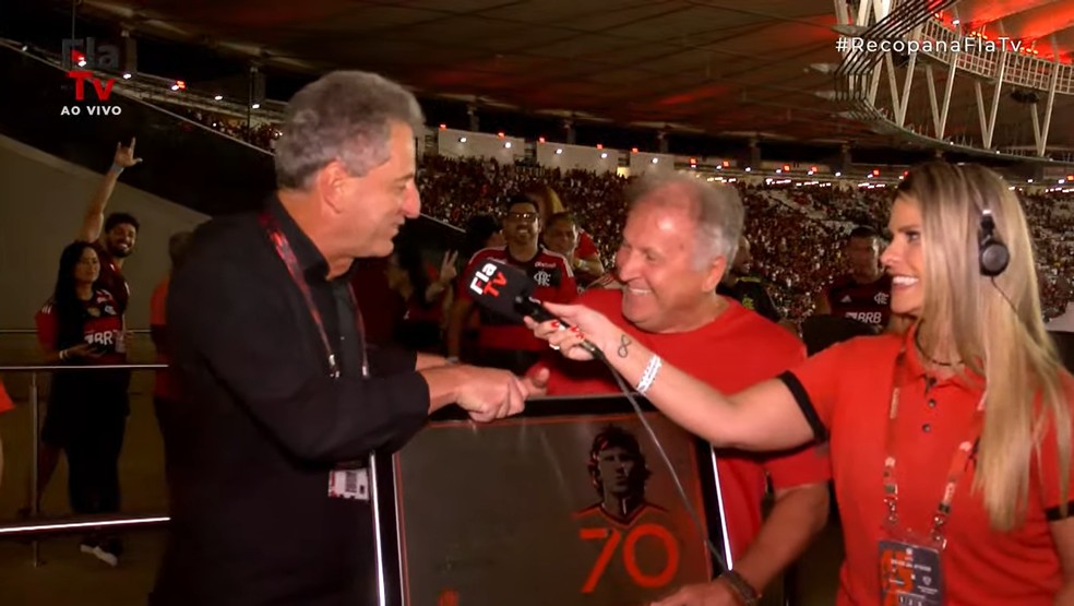 Zico recebe placa de Landim no Maracan&atilde; &mdash; Foto: Reprodu&ccedil;&atilde;o