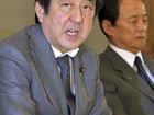 Abe afirma que Constituição pacifista do Japão será revisada até 2020