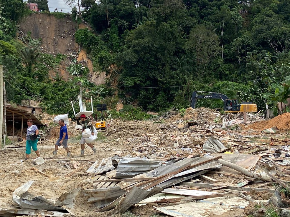 Metade das v&iacute;timas de deslizamento de terra em Manaus eram venezuelanas.  &mdash; Foto: Patrick Marques/g1 AM 