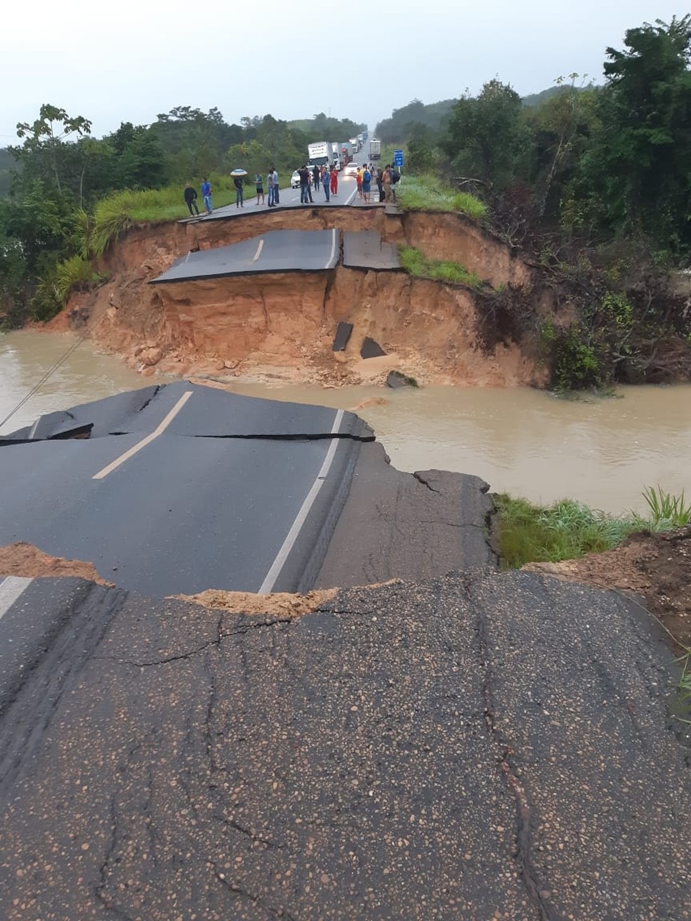 BR-010 rompe após chuvas em Ipixuna do Pará. — Foto: Ascom PRF