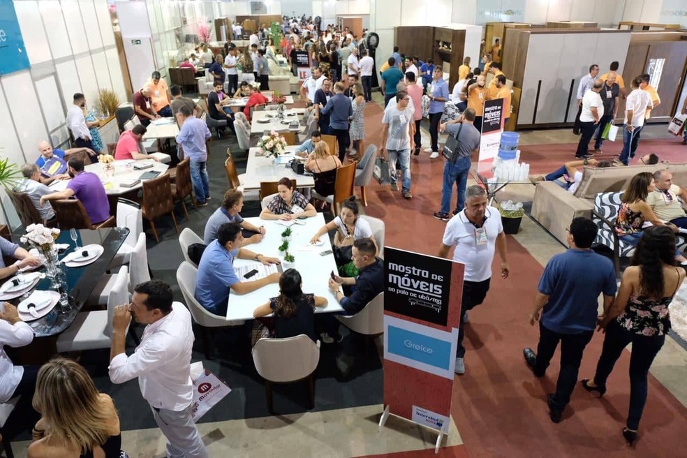 Empresários e lojistas se encontram na 2ª Mostra de Móveis de Ubá — Foto: Servando Lopes/Divulgação