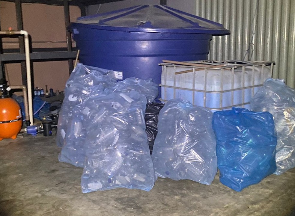 Fábrica de amaciantes falsificados Pará de Minas, 01/05/2022 — Foto: Polícia Militar/Divulgação