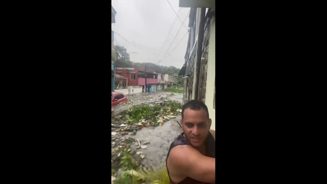 Canal do Caiara transborda neste sábado (28), no Recife