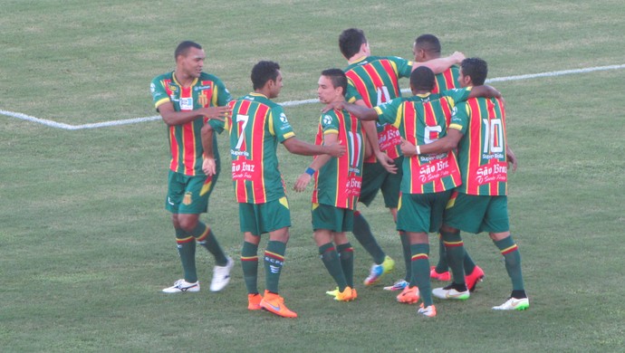 Gol de Robert, Ceará, Sampaio Corrêa (Foto: Juscelino Filho)