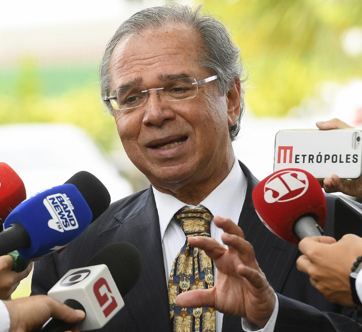 Guedes responsabiliza imprensa por alta do dólar