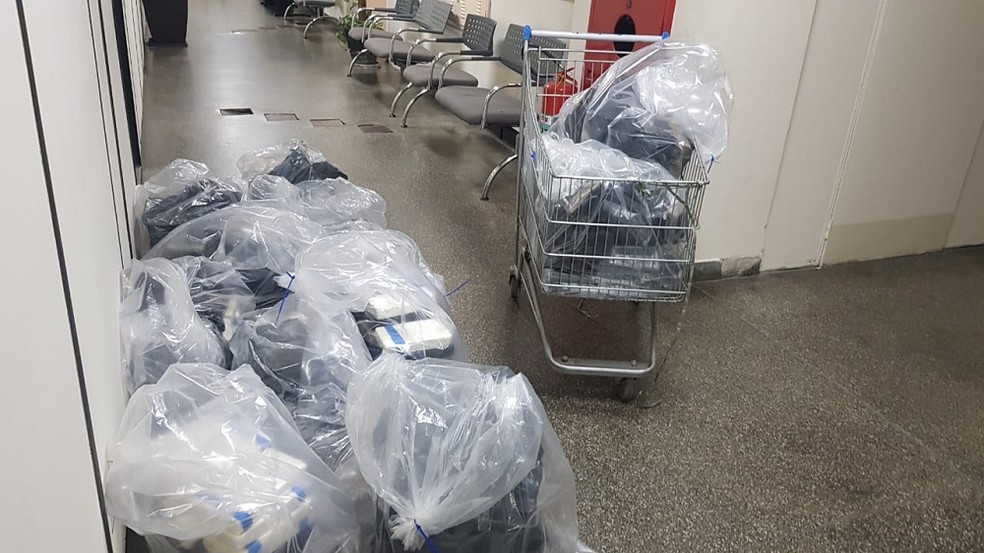 Drogas estavam armazenadas em dois carros &mdash; Foto: Divulga&ccedil;&atilde;o/Secretaria de Seguran&ccedil;a P&uacute;blica