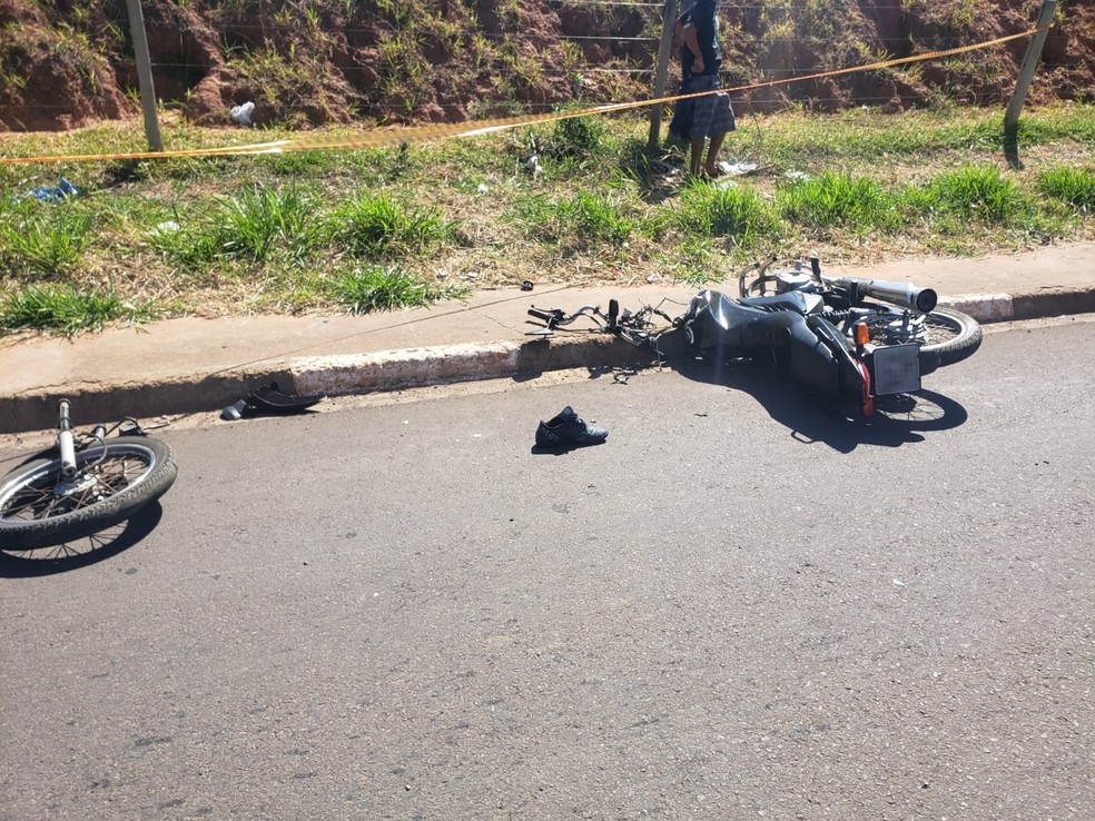 Motociclista morreu na Avenida Raimundo Maiolini, em Presidente Prudente — Foto: Polícia Militar
