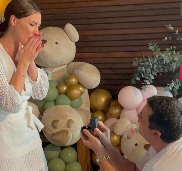 Quando ainda estava grávida, em julho, Camila Rodrigues anunciou o noivado com o empresário Vinicius Campanario. O filho do casal nasceu em novembro — Foto: Reprodução/Instagram