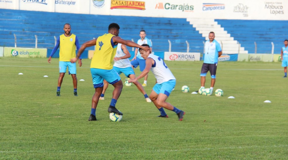 Treino do CSA foi de muita intensidade — Foto: Denison Roma/GloboEsporte.com