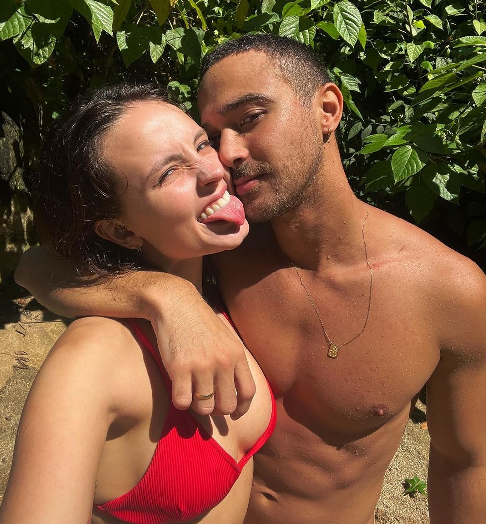 Larissa Manoela e André Luiz Frambach em passeio na cachoeira — Foto: Reprodução/Instagram