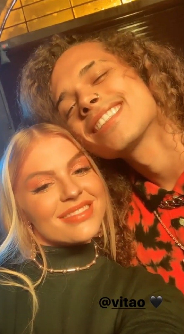 Luísa Sonza surge em clima de romance com Vitão em novo ...