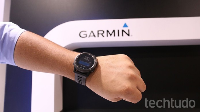 Relógio inteligente da Garmin é resistente à água (Foto: Nicolly Vimercate/TechTudo)
