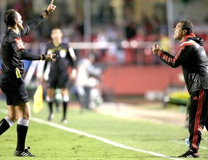 Luxa engrossa coro contra o árbitro e afirma: Não existe favorecimento