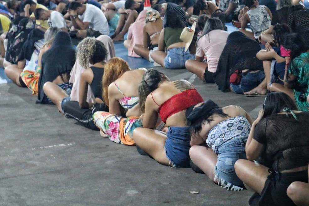Mais de cem pessoas estavam em festa no sítio — Foto: Divulgação