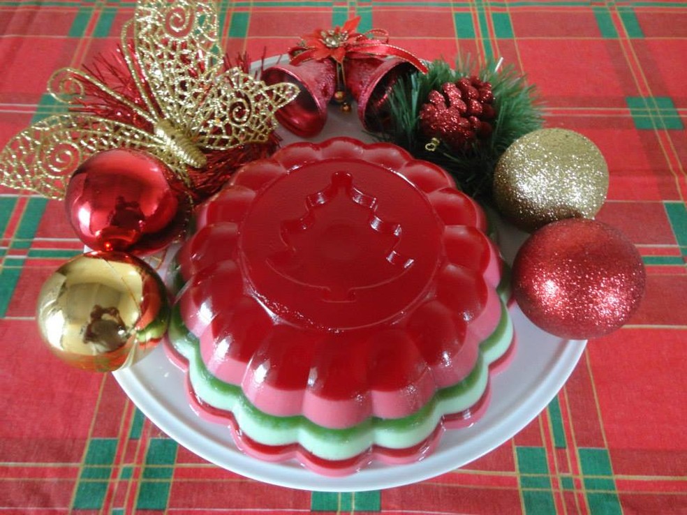 Gelatina Colorida Em Camadas Sabores Morango E Limão