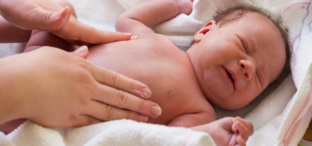 Bebê com cólica (Foto: Shutterstock)