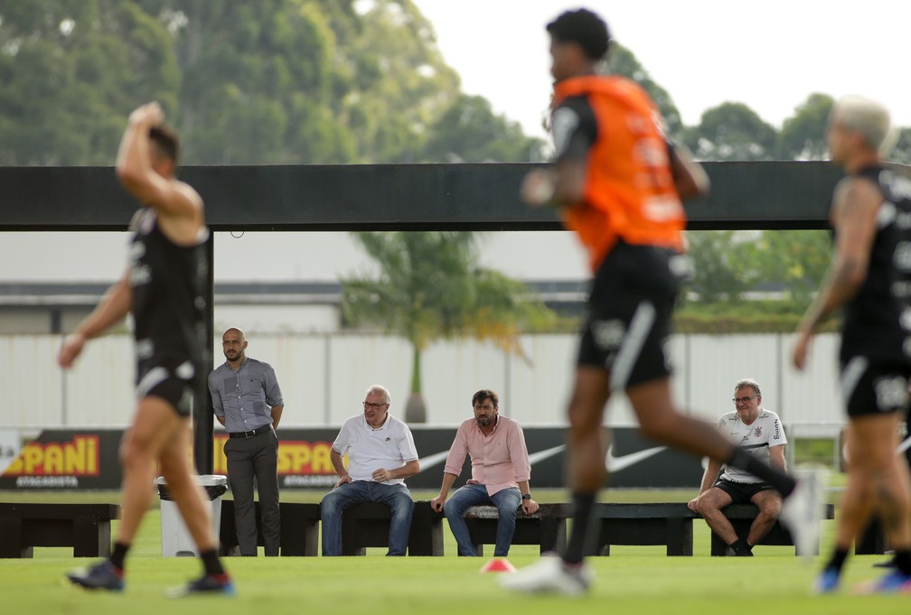 Na busca por um técnico, Corinthians entra em período de clássicos e semanas cheias