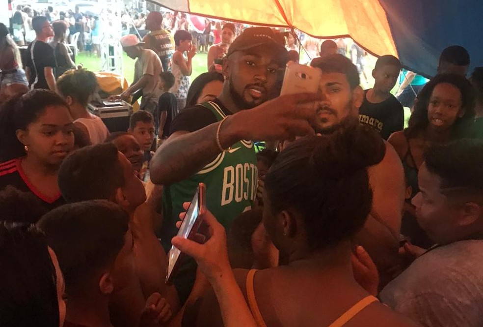IMAGEM DE 2019: Gerson já tinha realizado ação social no mesmo local em dezembro — Foto: Arquivo Pessoal