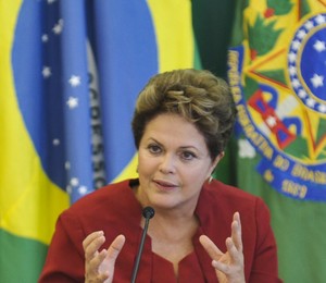 Dilma Rousseff em café da manhã com jornalistas no Palácio do Planalto (Foto: Antonio Cruz / ABr)