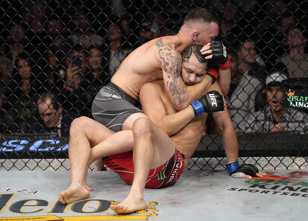 Colby Covington dominou Jorge Masvidal na luta agarrada durante todo o duelo no UFC 272 — Foto: Getty Images