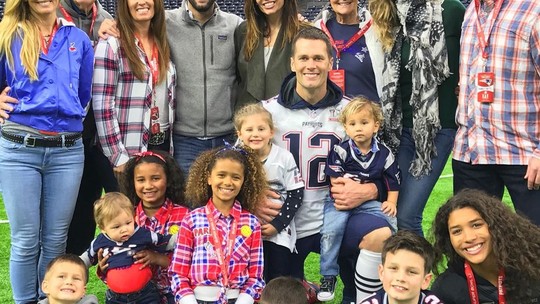 Tom Brady compartilha fotos com filhos e Gisele ao anunciar aposentadoria pela 2ª vez