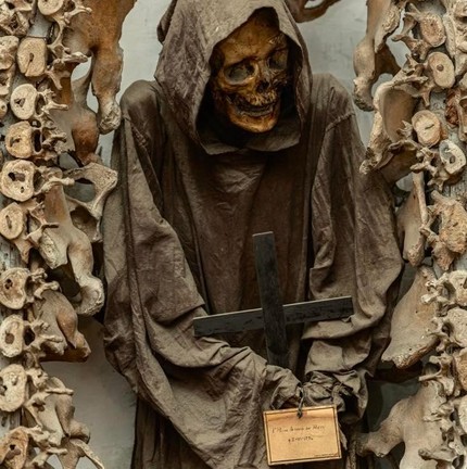 Esqueleto de frade capuchinho na Cripta dei Cappuccini  — Foto: Museo e Cripta dei Cappuccini