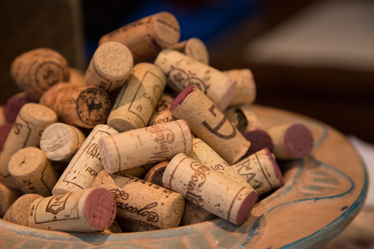 Muitos amantes de vinho aproveitam para colecionar rolhas em suas adegas  (Foto: Pixabay / Creative Commons)