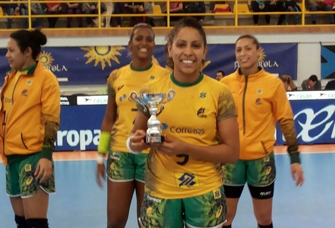 Ana Paula foi a melhor em quadra na vitória do Brasil (Foto: Divulgação)