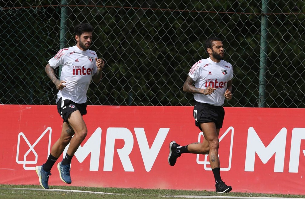 Daniel Alves, do São Paulo, voltou aos treinos nesta quarta-feira — Foto: Reprodução/Twitter