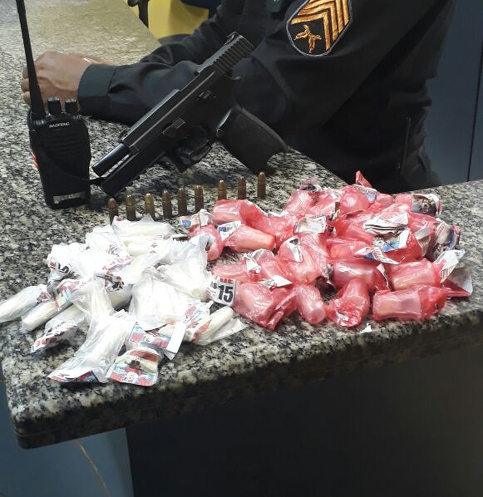 Droga apreendida com homens em Casimiro de Abreu (Foto: Polícia Militar/Divulgação)