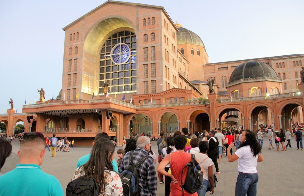 Fotos Romeiros Lotam Basilica Nas Celebracoes De 12 De Outubro Em Aparecida Sp Festa Da Padroeira 2019 G1