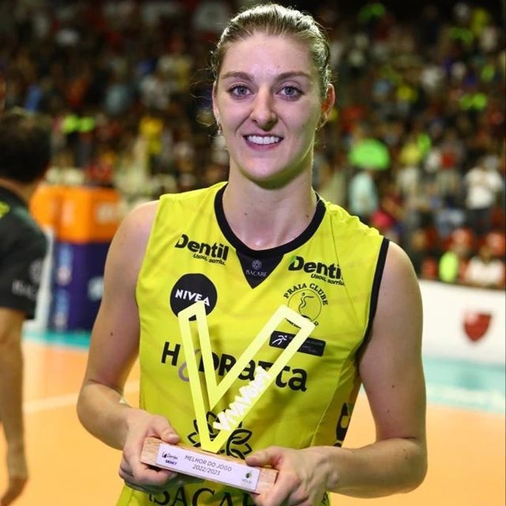 Anne foi eleita a melhor em quadra em partida contra o Sesc-Flamengo, pela semifinal da Superliga &mdash; Foto: Gilvan de Souza/Flamengo