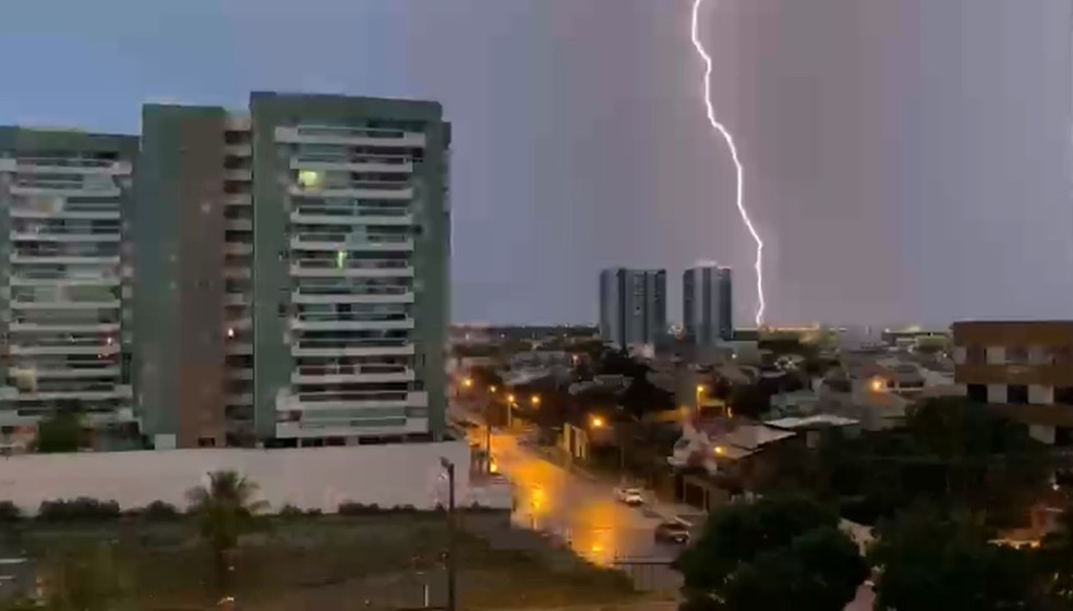 Chuva com raios em Aracaju — Foto: Joelma Gonçalves/g1/Arquivo