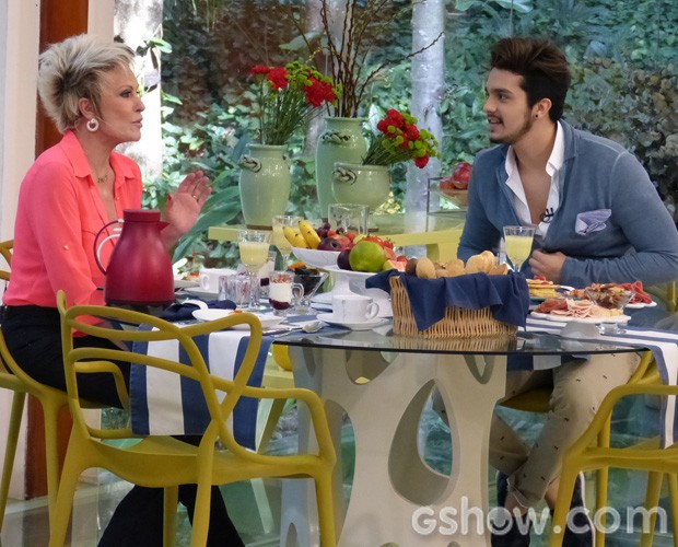 Ana Maria toma café com Luan Santana (Foto: Mais Você/ TV Globo)
